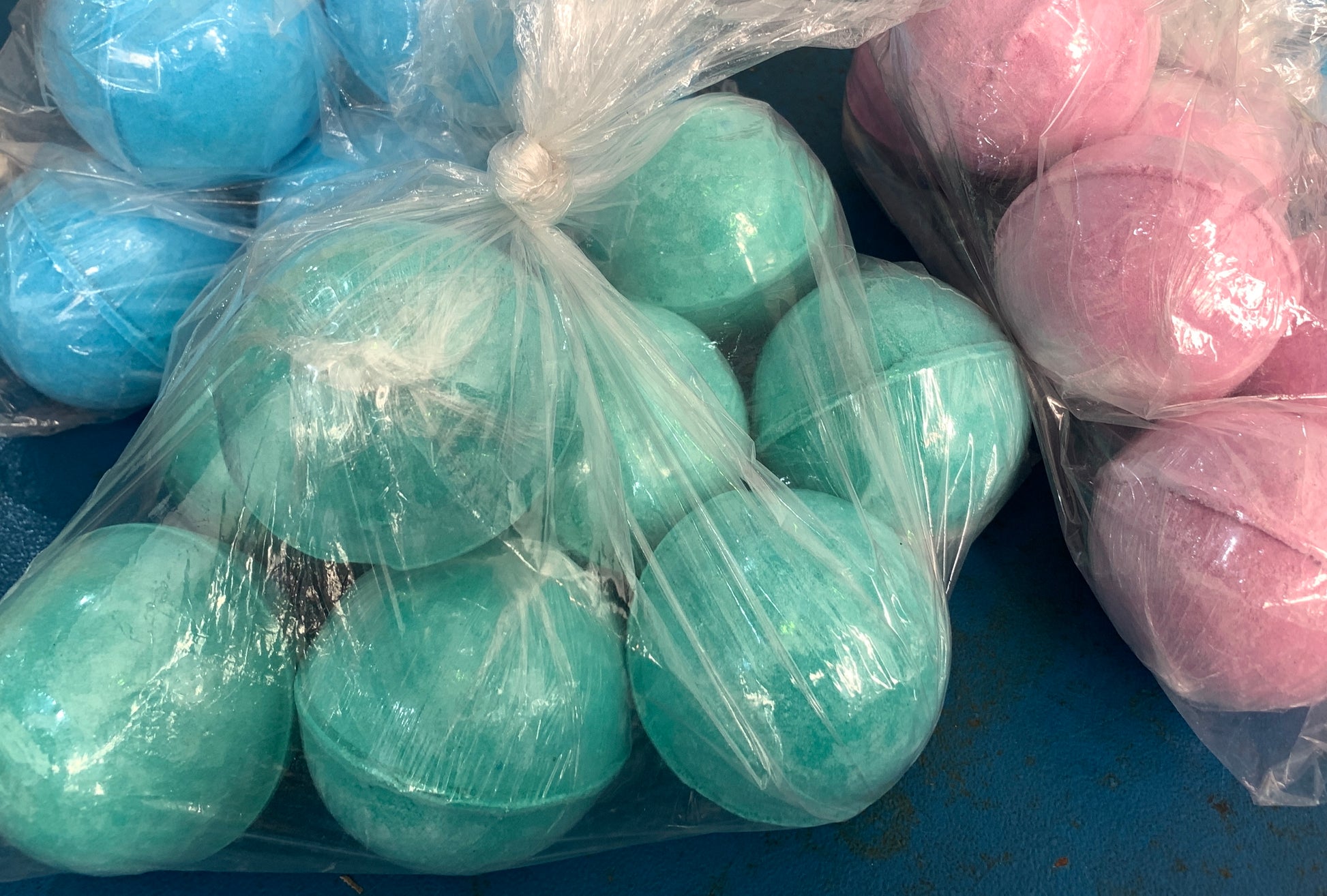 Medium sized (90g) Super Fizzy bath bombs - All sorts